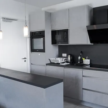 Point Zero Apartment *