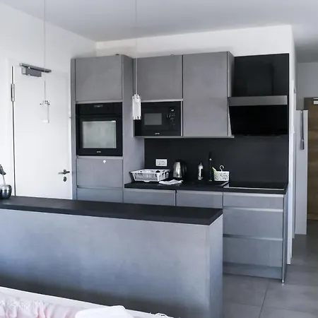 Point Zero Apartment *