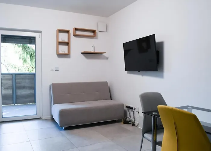 Point Zero Apartment *